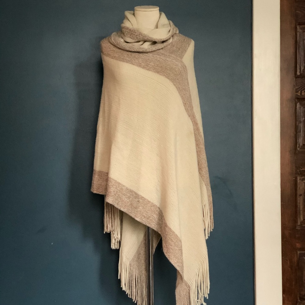 📦SOLD📦 Anthropologie Pont Neuf Fringe Poncho